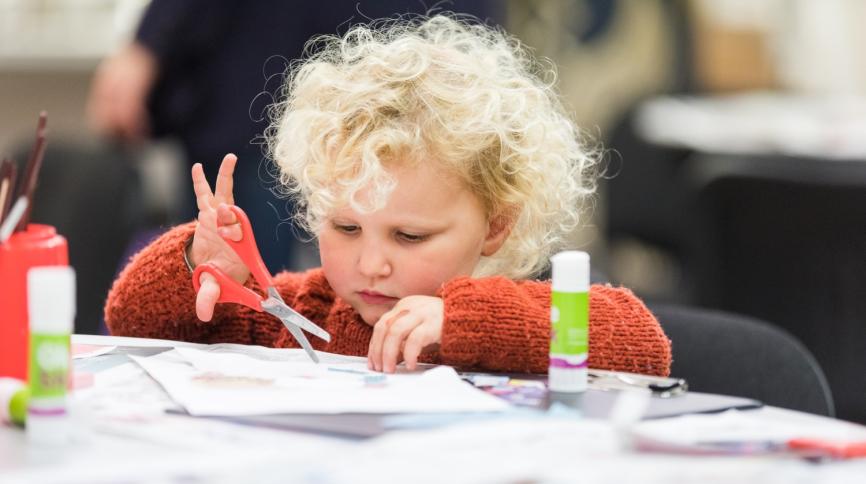 child using scissors